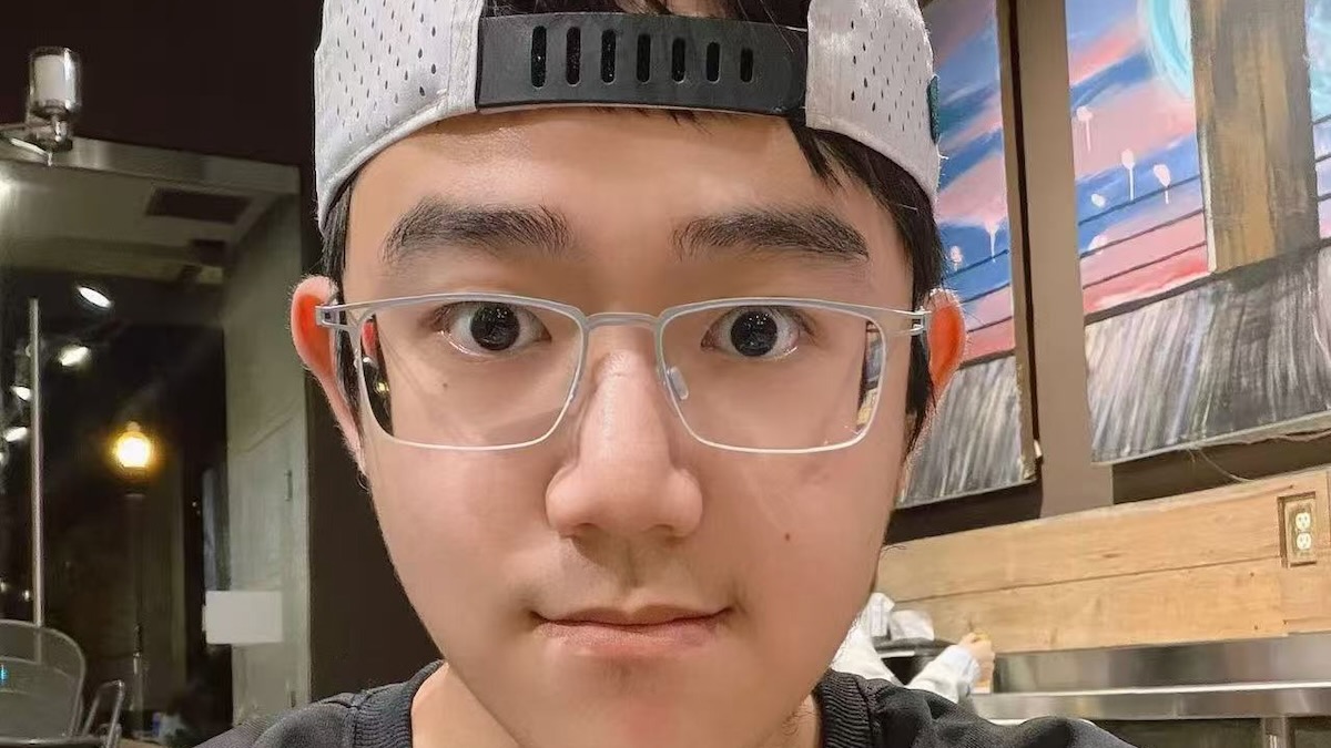 Headshot of UC Santa Barbara student Xiaohan Zhang, who placed 15th in the Putnam Math Competition.